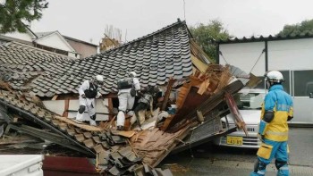 Japan earthquake: Eerie search for bodies near epicentre