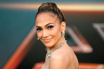 Friends Reveal Jennifer Lopez Struggles to Save Marriage Amid Ben Affleck's 'darkness'